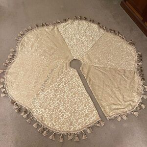 Reversible Christmas Tree Skirt